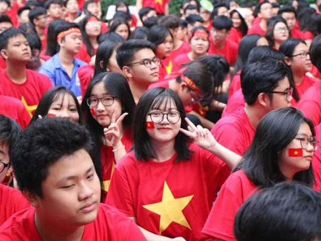 Giáo dục - du học - Sân trường ngập sắc đỏ cổ vũ tuyển Việt Nam