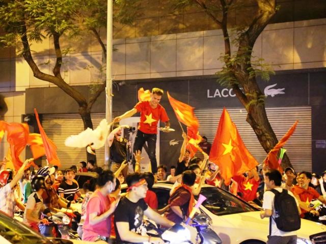 “Vui quá” trong đêm chung kết AFF Cup, fan có thể gặp rắc rối