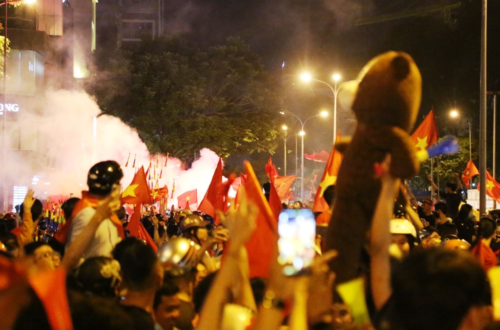 “Vui quá” trong đêm chung kết AFF Cup, fan có thể gặp rắc rối - 1