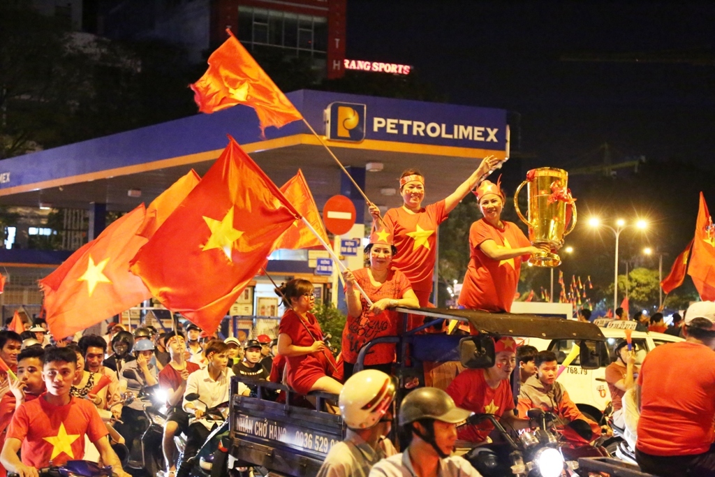 “Vui quá” trong đêm chung kết AFF Cup, fan có thể gặp rắc rối - 2