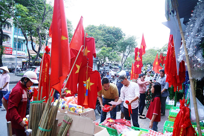 Trước giờ G chung kết AFF Cup: “Cúp vàng” xuất hiện giữa Sài Gòn - 6