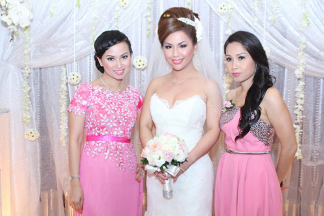Showbiz Việt có 3 chị em đều là ca sỹ nổi tiếng: Cẩm Ly (bên phải) là chị cả, sau cô là Hà Phương (bên trái) và em út Minh Tuyết.