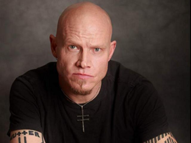 Sao Hollywood và các nước khác - Sốc với nam diễn viên tự chặt cánh tay, giả thương binh để được đóng phim