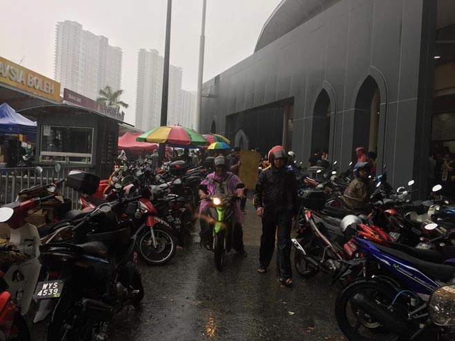 Chung kết AFF Malaysia - Việt Nam: Mưa quá to âu lo trước giờ đá ở Bukit Jalil - 2