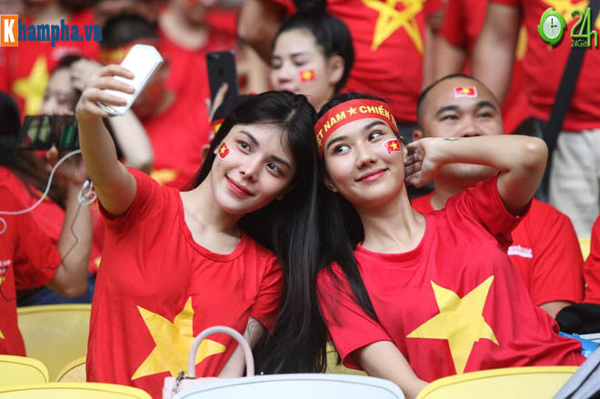 Chung kết AFF Cup: Fan nữ xinh &#34;thả tim&#34; mơ ĐT Việt Nam hạ Malaysia - 7