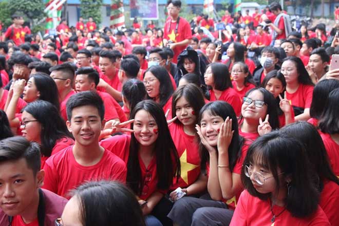 Sân trường ngập sắc đỏ cổ vũ tuyển Việt Nam - 5