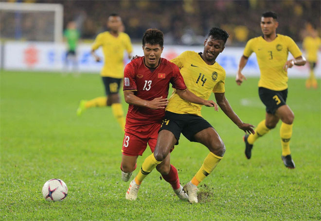 Trang Trần nổi đoá chỉ trích fan cuồng &#34;ném đá&#34; Đức Chinh sau trận hoà Malaysia - 1