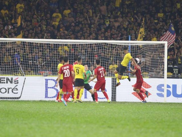 ĐT Việt Nam lộ ”tử huyệt”: Báo động mộng vàng AFF Cup