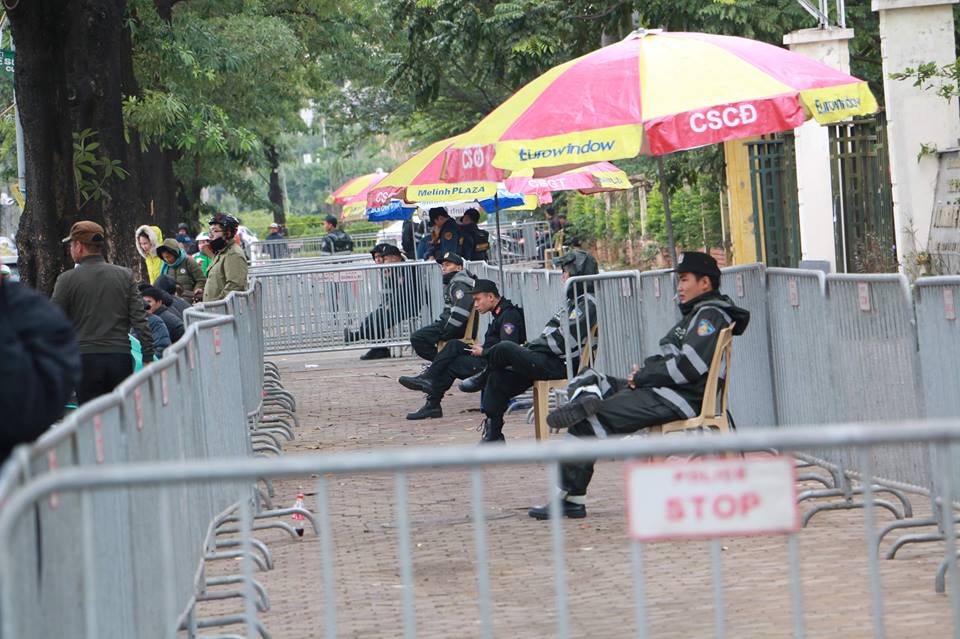 Cảnh sát dựng “thành lũy đặc biệt”, đội mưa rét bảo vệ trụ sở VFF - 4