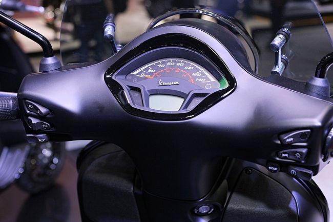 Cụm đồng hồ xe.