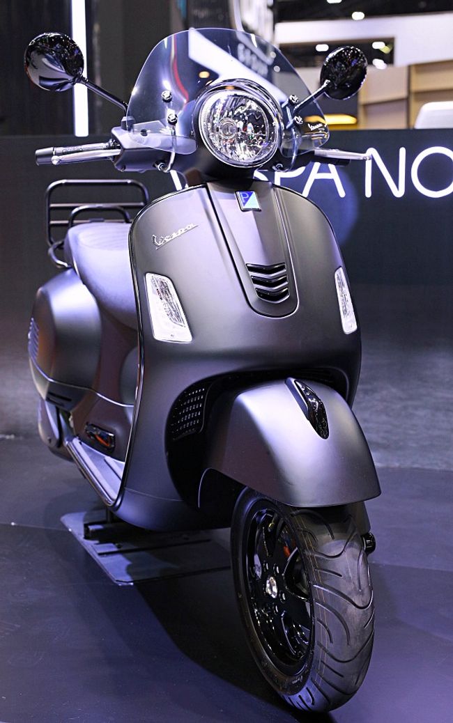 Tại thị trường Thái Lan, 2019 Vespa GTS Super 300 ABS Notte Edition có giá bán đề xuất là 209.900 baht (148,6 triệu VNĐ).