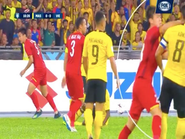 Bóng đá - ĐT Việt Nam hòa Malaysia 2-2: Báo châu Á "soi" Duy Mạnh đánh nguội hay không