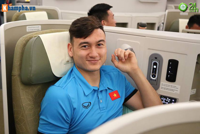 ĐT Việt Nam về nước: Thầy Park & học trò bị "bủa vây tứ phía" - 4