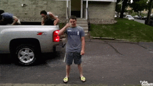 Trớ trêu với những pha tai nạn bất ngờ không ai đỡ kịp - 1