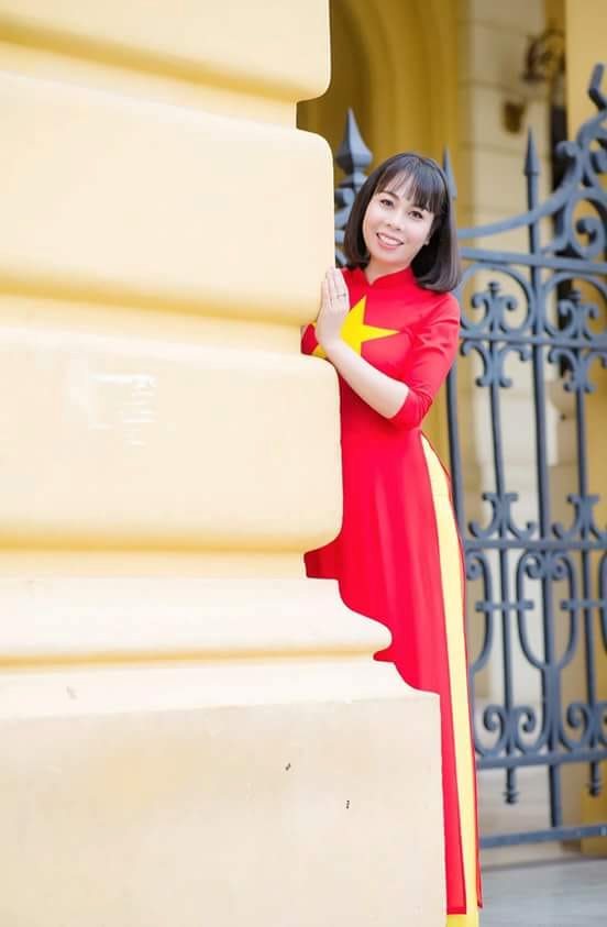 "Đẹp - độc - lạ" với tình yêu bóng đá của giáo viên dạy văn nổi tiếng ở Hà Nội - 4