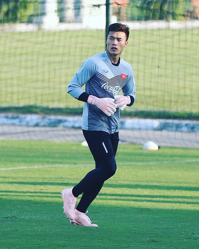 Bùi Tiến Dũng được mệnh danh là "thủ môn quốc dân" khi có màn thi đấu cực tốt ở giải U23 châu Á đầu năm 2018. 