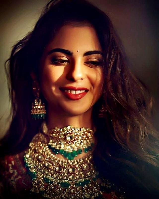 Ái nữ giàu nhất châu Á: 22 tuổi đã là Giám đốc, đám cưới 100 triệu USD - 2