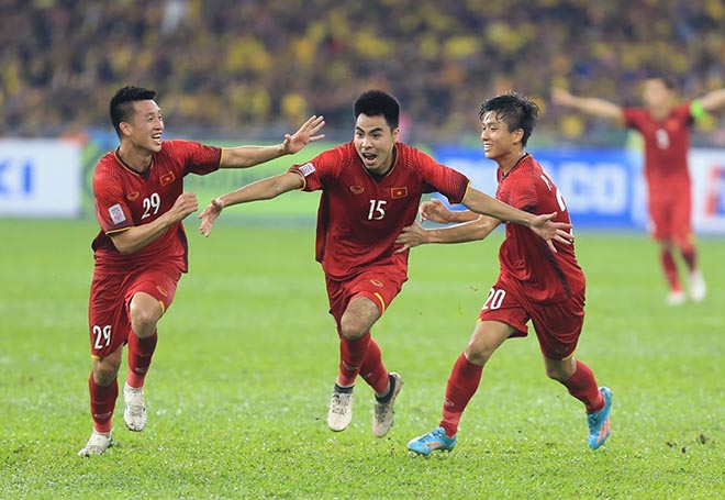ĐT Việt Nam đá chung kết: “Máy cày” Đức Huy không ngán Malaysia chơi xấu - 1