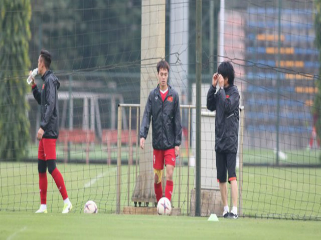 Bóng đá - ĐT Việt Nam tập đấu Malaysia: Chống bóng bổng và đá phạt cố định