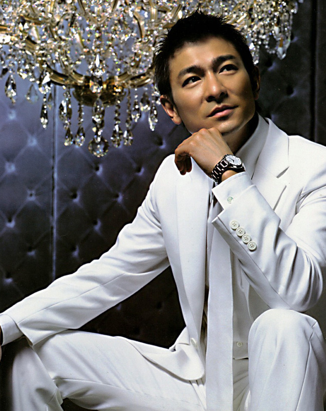 "Tài tử 4 nghìn tỷ" Lưu Đức Hoa bị người mang băng rôn tố lừa đảo - 3