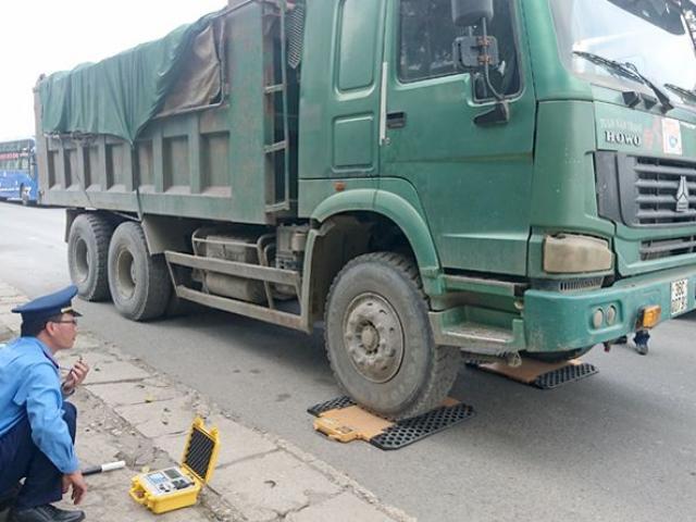 Tài chính - Bất động sản - Thu gần 20 tỷ đồng tiền phạt xe chở quá tải