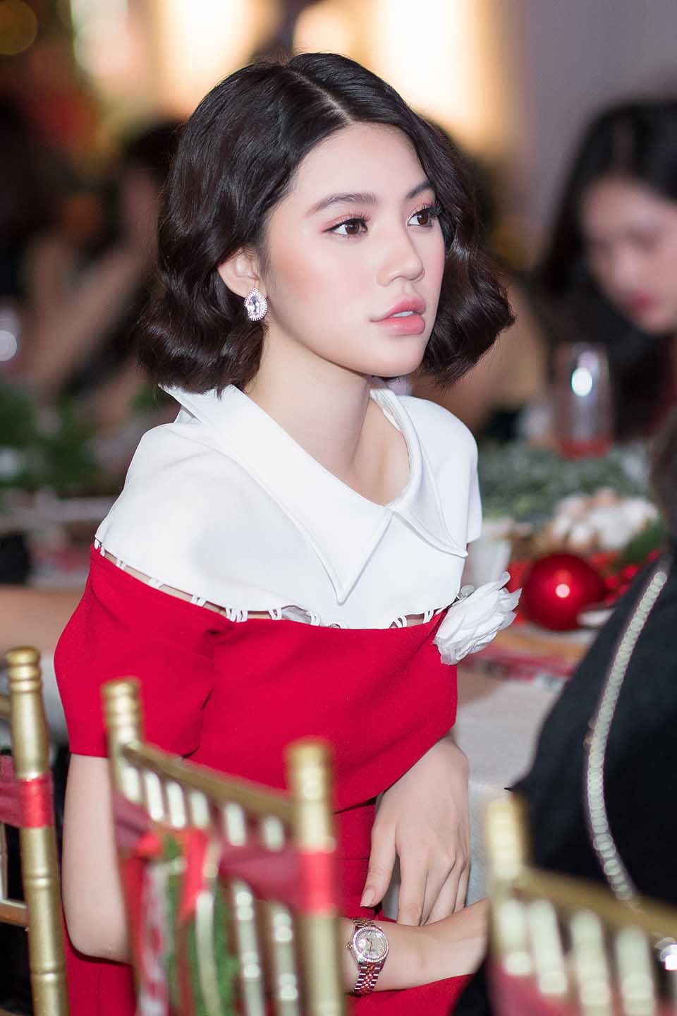 Hoa Hậu Jolie Nguyễn hóa "bà già Noel", tự tay làm quà tặng trẻ em - 2