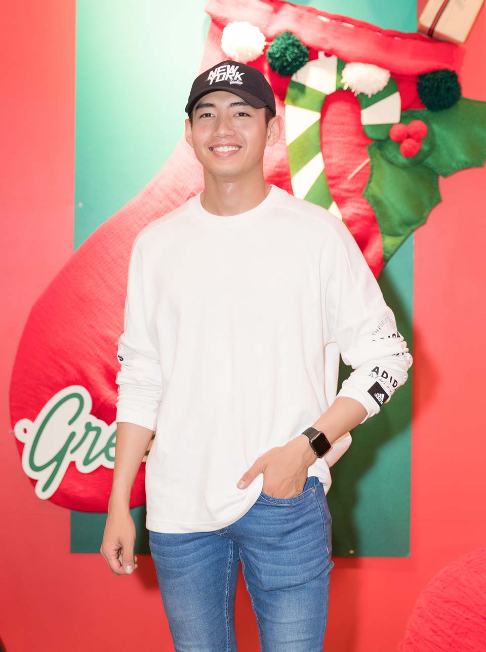 Hoa Hậu Jolie Nguyễn hóa "bà già Noel", tự tay làm quà tặng trẻ em - 7