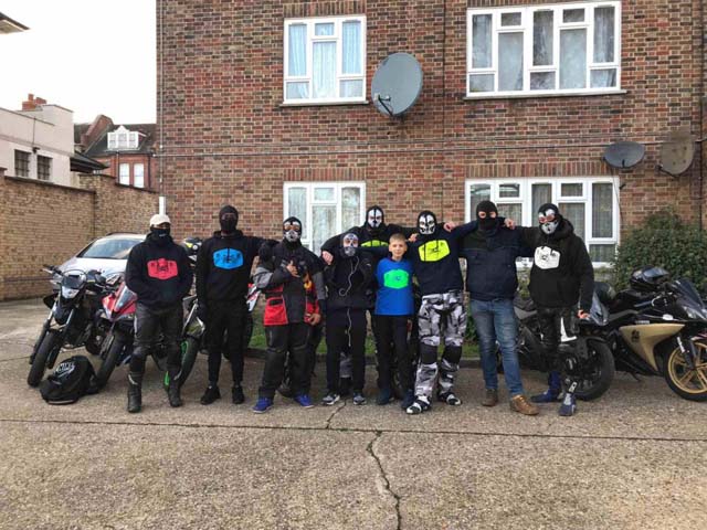 Thế giới xe - Video: Bố "dằn mặt" những kẻ bắt nạt con mình bằng cách gọi hội mô tô hầm hố