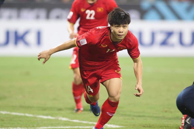 Nguyễn Công Phượng (sinh năm 1995, quê Nghệ An) thi đấu ở vị trí tiền đạo, là cầu thủ có phong độ tốt của tuyển Việt Nam. 