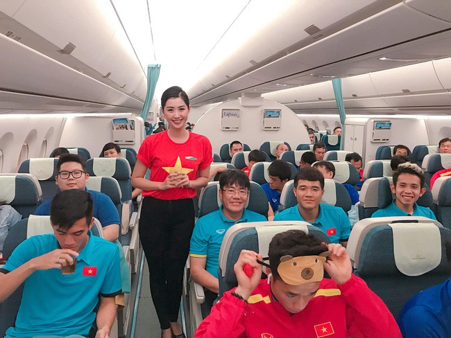 Ngọc Linh cho biết, sự giản dị của các cầu thủ càng khiến cô trân quý họ hơn và chúc đội nhà có một trận đấu tuyệt vời trên sân Mỹ Đình, giành vô địch như mong đợi của tất cả người hâm mộ.