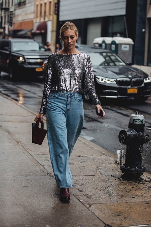 Quên kiểu quần jeans bó giò đi, đây mới là mốt jeans thống trị 2019 - 3