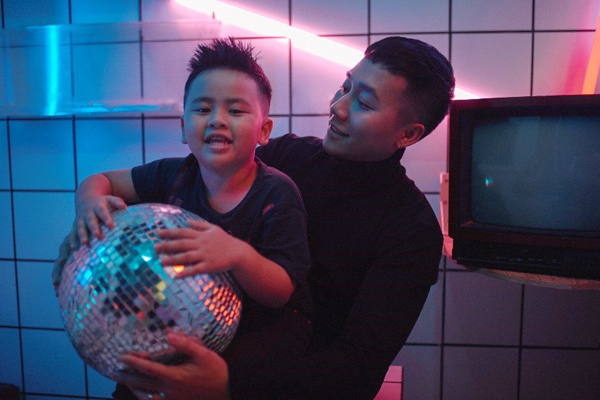 Bộ ảnh “Cha và con” và bức thư gửi con trai đầy xúc động - 1