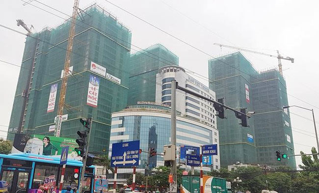 Hàng loạt cao ốc "đu bám" 2 bên đường vành đai nghìn tỷ - 1