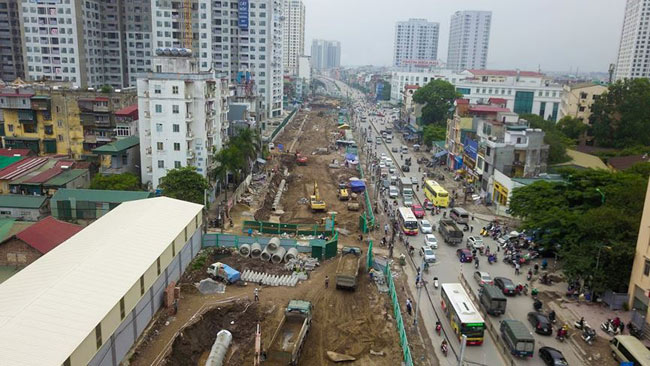 Hàng loạt cao ốc "đu bám" 2 bên đường vành đai nghìn tỷ - 3