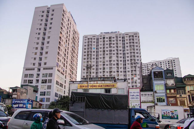 Hàng loạt cao ốc "đu bám" 2 bên đường vành đai nghìn tỷ - 7