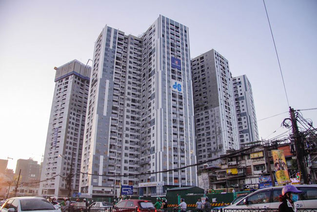 Hàng loạt cao ốc "đu bám" 2 bên đường vành đai nghìn tỷ - 8