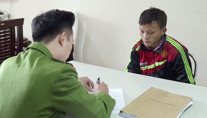 Khống chế cháu bé 14 tuổi hiếp dâm rồi bỏ trốn - 1