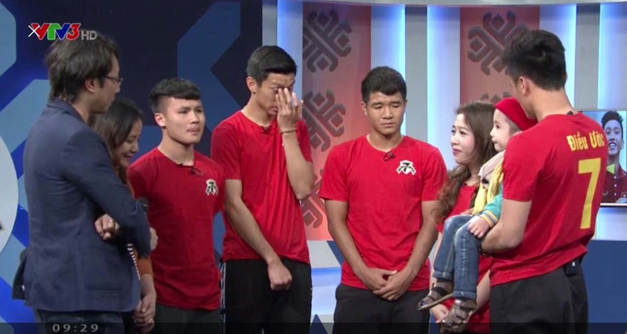 Mẹ Hà Đức Chinh nhắn con: "Cái gì qua thì hãy cho qua, hãy nghĩ tới trận đấu trước mắt" - 1