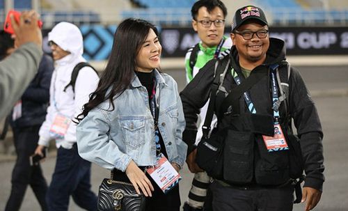 MC ”đeo bám” HLV Park Hang-Seo xinh đẹp trước thềm chung kết AFF Cup 2018 - 4