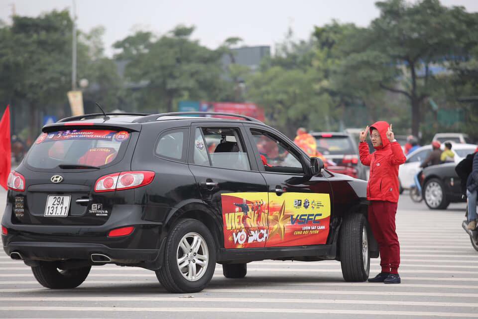 Những &#34;siêu xe&#34; độc cổ vũ tuyển Việt Nam đánh bại Malaysia - 4