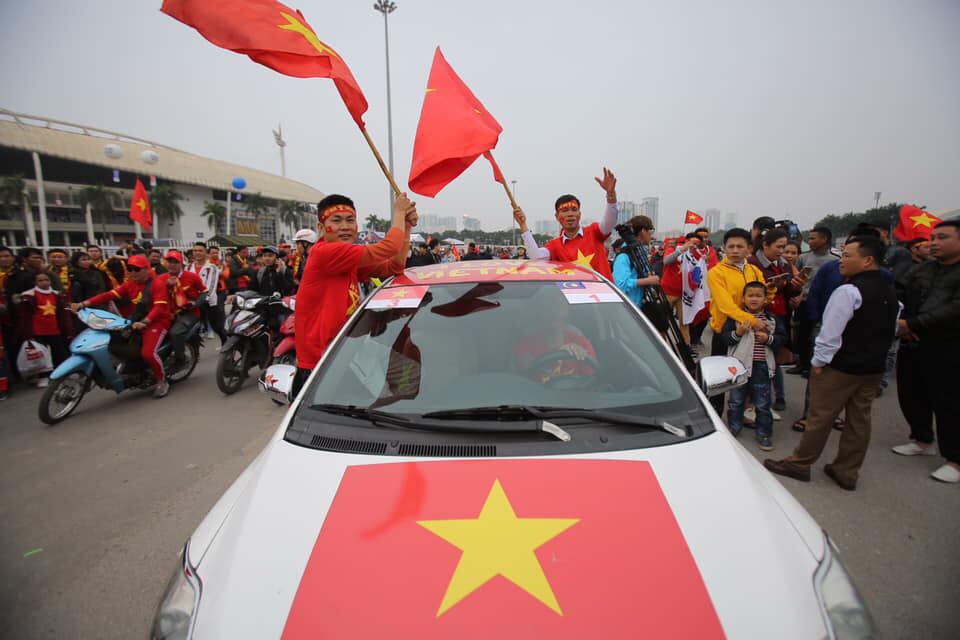 Những &#34;siêu xe&#34; độc cổ vũ tuyển Việt Nam đánh bại Malaysia - 1