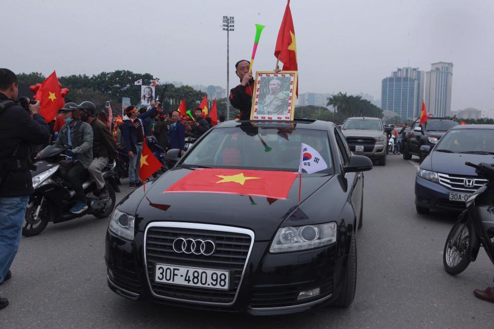 Những &#34;siêu xe&#34; độc cổ vũ tuyển Việt Nam đánh bại Malaysia - 10