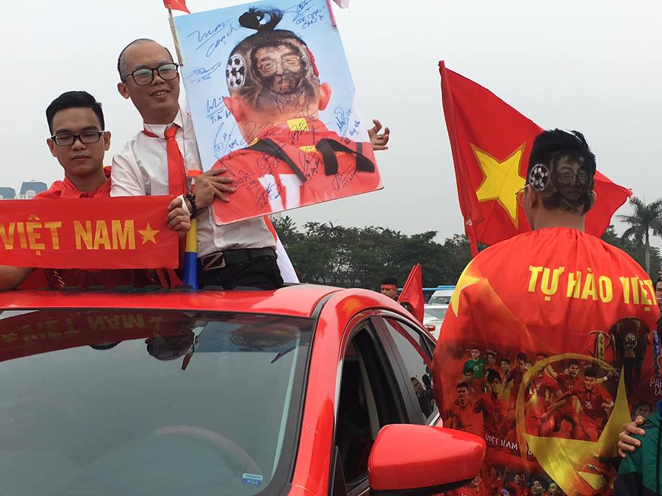Nhân vật giống HLV Park Hang Seo khuấy đảo Mỹ Đình trước trận chung kết AFF Cup - 6