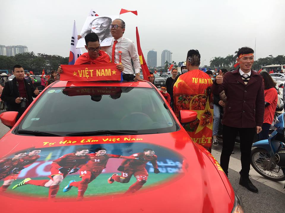 Nhân vật giống HLV Park Hang Seo khuấy đảo Mỹ Đình trước trận chung kết AFF Cup - 5