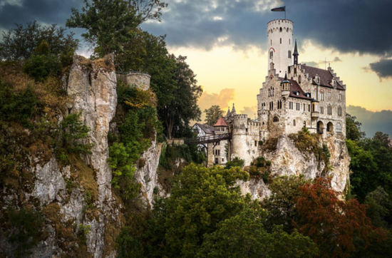 Thật như đùa: Lâu đài "khủng" 135 phòng nhưng chỉ có giá... 26.000 đồng - 1