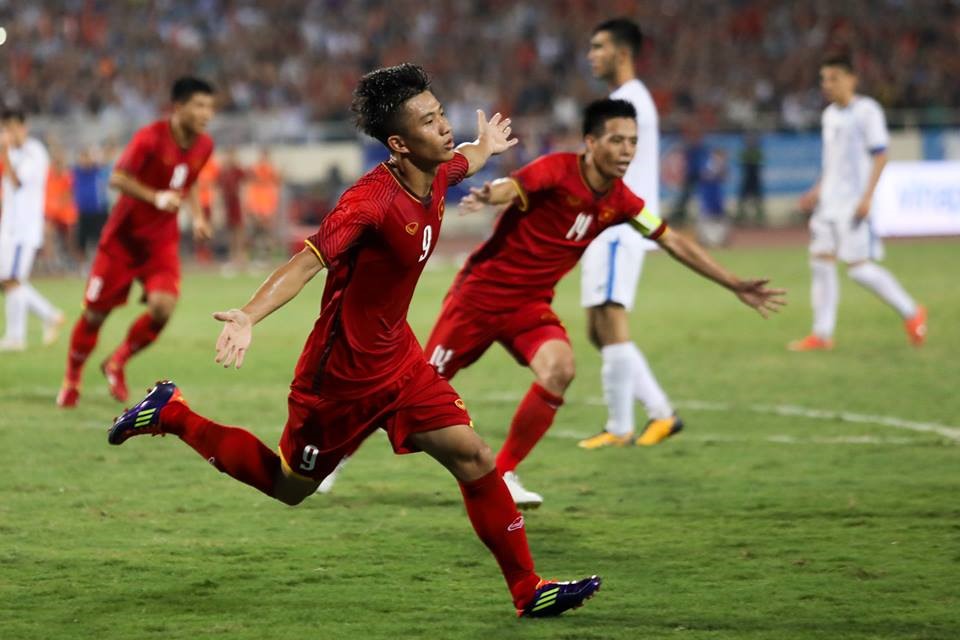Anh Đức, Quang Hải, Công Phượng đi 1 đôi giày &#34;may mắn&#34; suốt mùa giải AFF Cup 2018 - 12