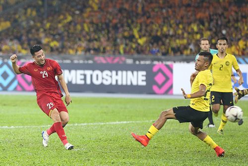 Anh Đức, Quang Hải, Công Phượng đi 1 đôi giày &#34;may mắn&#34; suốt mùa giải AFF Cup 2018 - 13