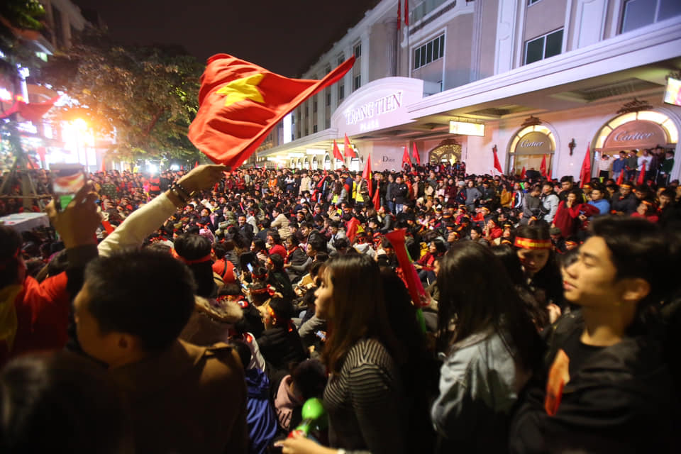 Việt Nam vô địch AFF Cup 2018, 90 triệu người dân Việt Nam mở hội ăn mừng - 15