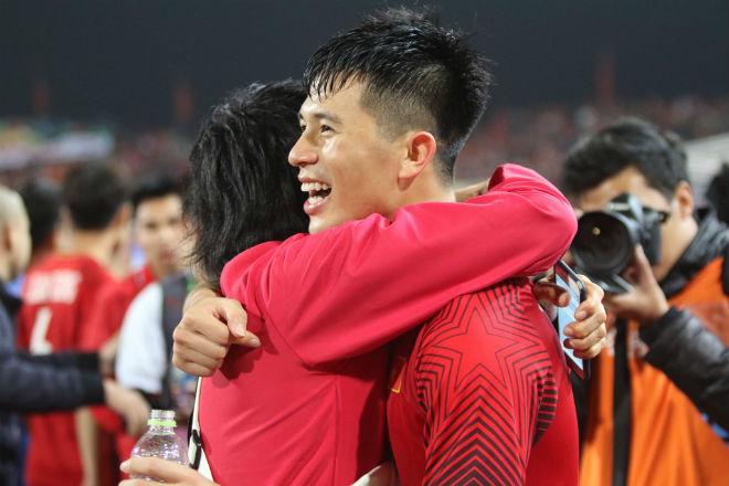 Người hùng Việt Nam vô địch AFF Cup: Thầy Park và học trò tri ân người hâm mộ - 11