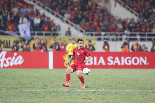 Thầy Park và học trò vỡ òa đăng quang: Đại tiệc mừng ĐT Việt Nam vô địch - 1